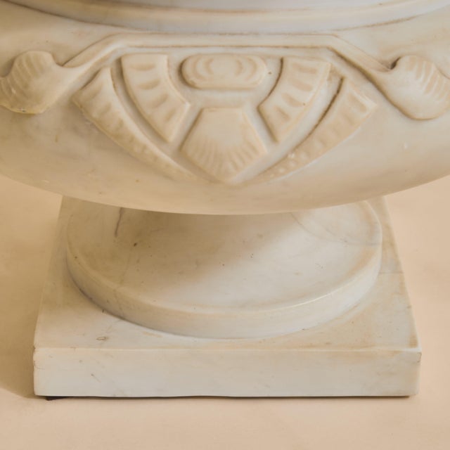 Off-white 19th Century Italian Neoclassical Carrara Marble Urn For Sale - Image 8 of 10