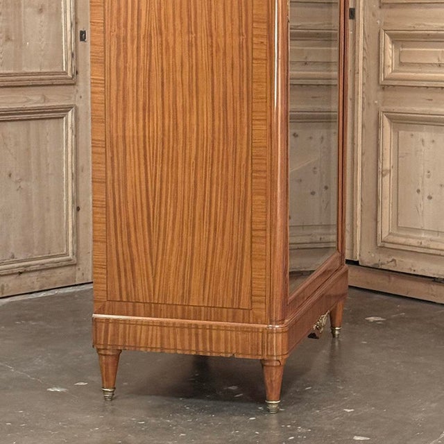 19th Century Parisian Louis XVI Marquetry Bookcase ~ Display Armoire For Sale - Image 13 of 18