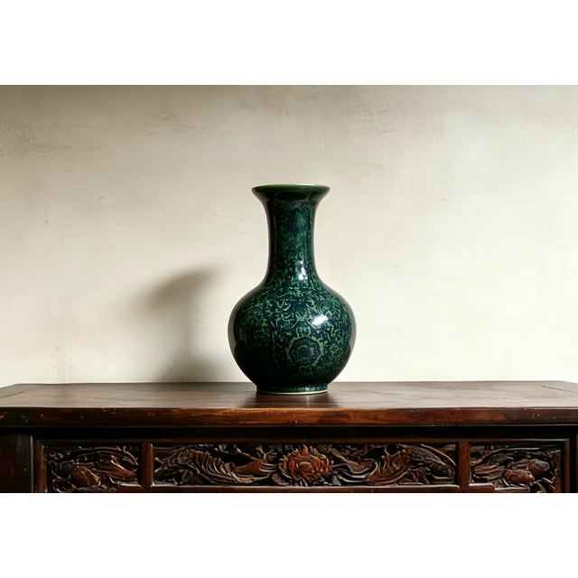 "W-12cm,H-20.5cm Experience the beauty and elegance of Chinese history with our Chinese Vintage Porcelain Handcrafted with...