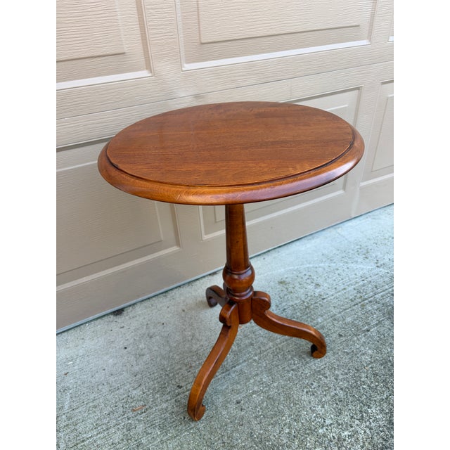 American Late 20th Century Ethan Allen American Colonial Cherry Wood Side Table For Sale - Image 3 of 10