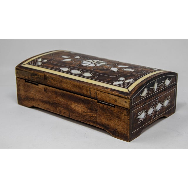 Anglo-Indian Mother of Pearl Inlaid Jewelry Box For Sale - Image 9 of 11