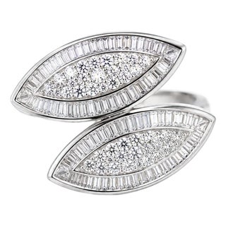 18K White Gold Baguette Diamond Designer Ring Band For Sale
