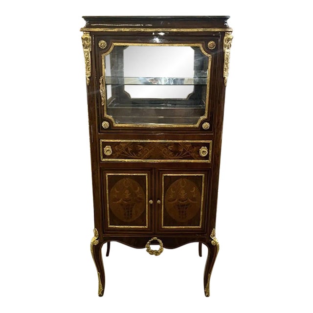 Louis XV Style Smal Vitrine Cabinet With Gold Details For Sale