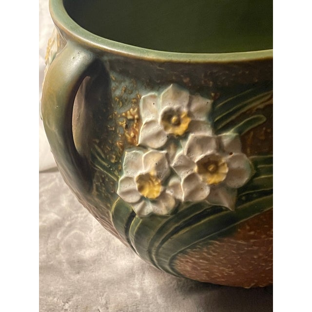 Roseville Jonquil Jardiniere Planter Large VTG 1931 Textured Brown Green Floral 621-10, Attributed For Sale - Image 10 of 12