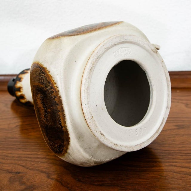 1960s 1960s Mid Century Modern Table Lamp Ceramic Stoneware Axella Studio Brown Tan For Sale - Image 5 of 10