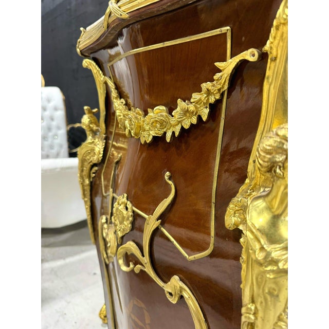 These elegant pedestals are made of wood and feature heavy bronze and a marble top. Their imposing design and ostentatious...