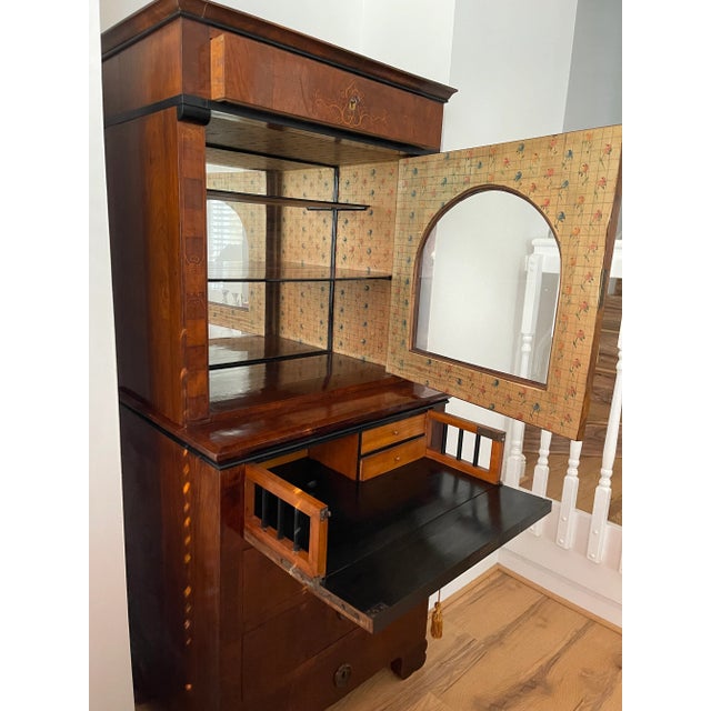 1820 Austrian Viennese Biedermeier Walnut Vitrine Desk For Sale - Image 11 of 11
