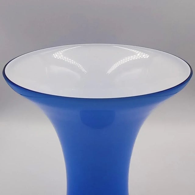 1970s Luxury Blue and White Vase in Murano Glass Attributed Ca Dei Vetrai. Made in Italy For Sale - Image 4 of 7