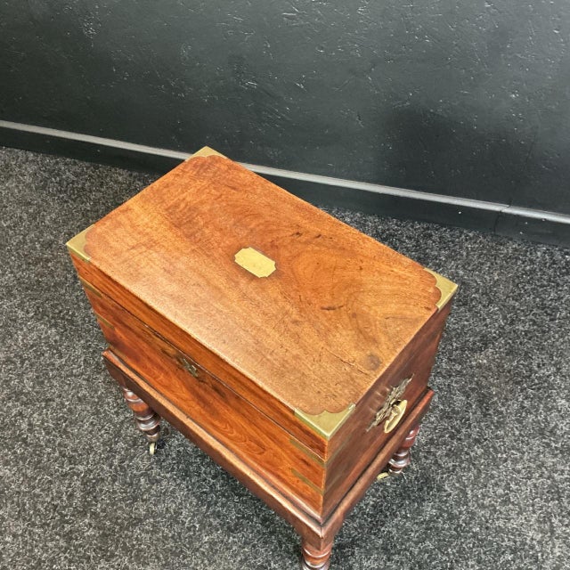 Georgian Mahogany Cellarette, 1790 For Sale - Image 6 of 8