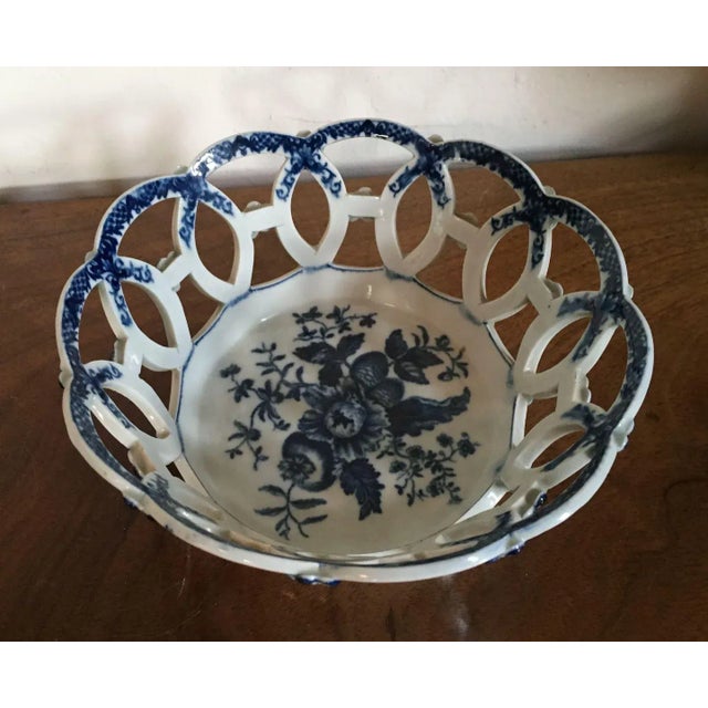18th Century 18th Century English George III Worcester Porcelain Round Basket For Sale - Image 5 of 11