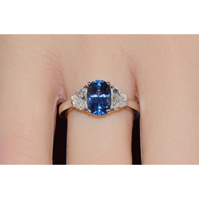 Gia Certified Natural 2.66cts if D Diamond Cornflower Blue Sapphire 950 Platinum 3 Stone Ring, Size 6 For Sale In Dallas - Image 6 of 14