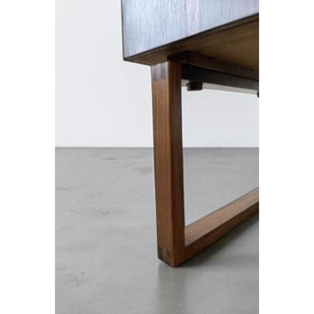 Beautiful rosewood planter with incredible wooden grain very stylish H42 cm, W50, D35 cm This piece is designed in the...