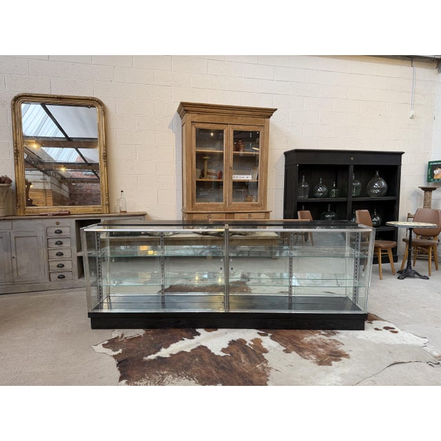 This former haberdashery counter has been fully restored. The front is entirely glazed and features four sliding doors...