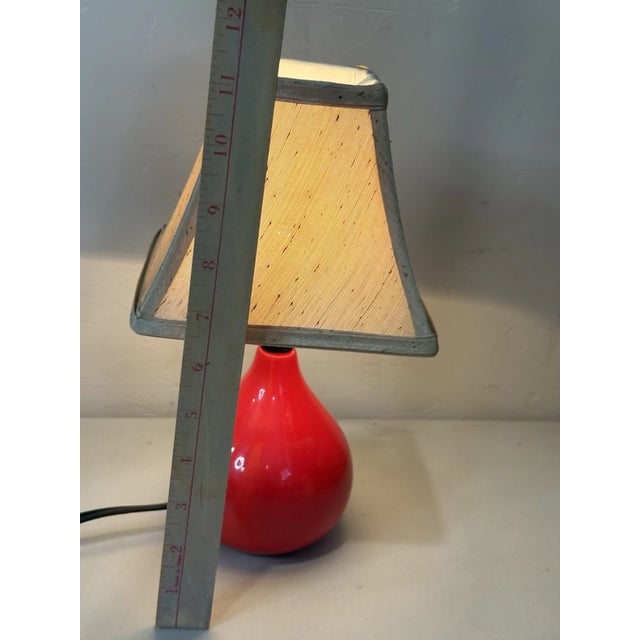 Mid-Century Modern Vintage Mid Century Modern Red Ceramic Teardrop Table Lamp For Sale - Image 3 of 8