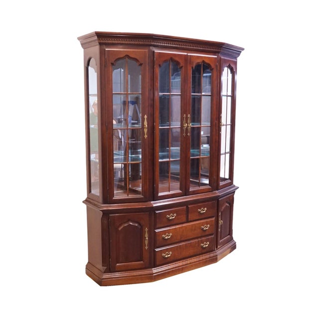 Thomasville Thomasville Furniture Collector's Cherry 63" Buffet W. Lighted Display China Cabinet 10121-425 / 10121-426 For Sale - Image 4 of 17