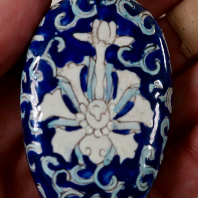 Antique Blue & White Enamel Lotus Flower Chinese Snuff Bottle With Stone Stopper For Sale - Image 9 of 15