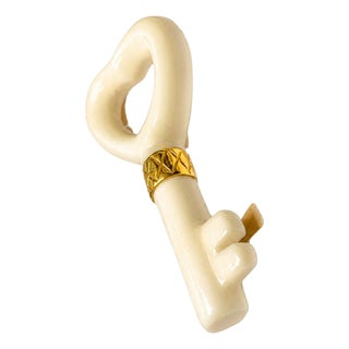 Mid 20th Century 14k Yellow Gold White Agate Key Pendant Slide Necklace Modern Estate For Sale