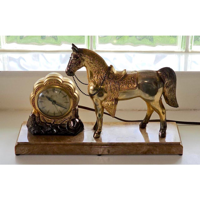 American Vintage 1940s United Clock Co. Western Horse Brass Mantel Clock – Model 315, Fully Functional For Sale - Image 3 of 12