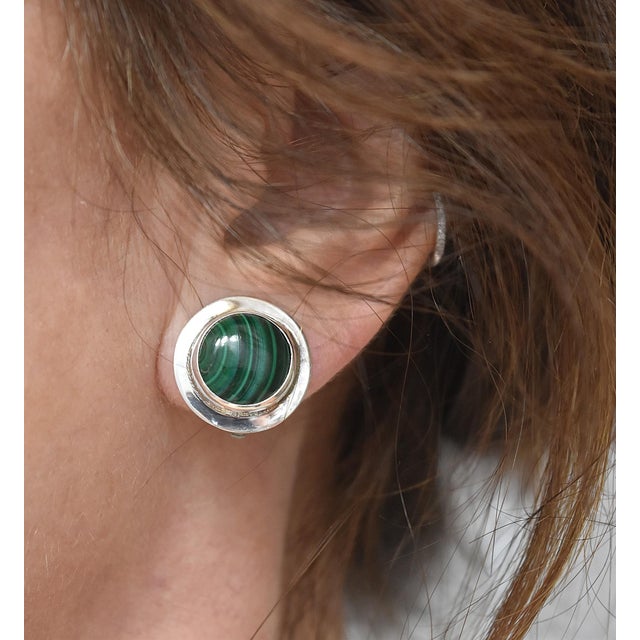 Vintage Sterling Silver Malachite Clip-on Stud Earrings, A Pair For Sale - Image 16 of 18
