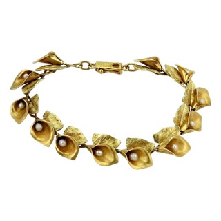 Mid 20th Century Art Nouveau Pearls Calla Lilly Floral 18k Yellow Gold Link Bracelet For Sale