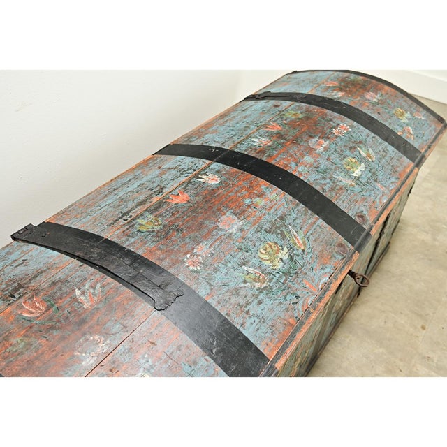 Gustavian (Swedish) Swedish 19th Century Painted Pine Marriage Trunk For Sale - Image 3 of 12