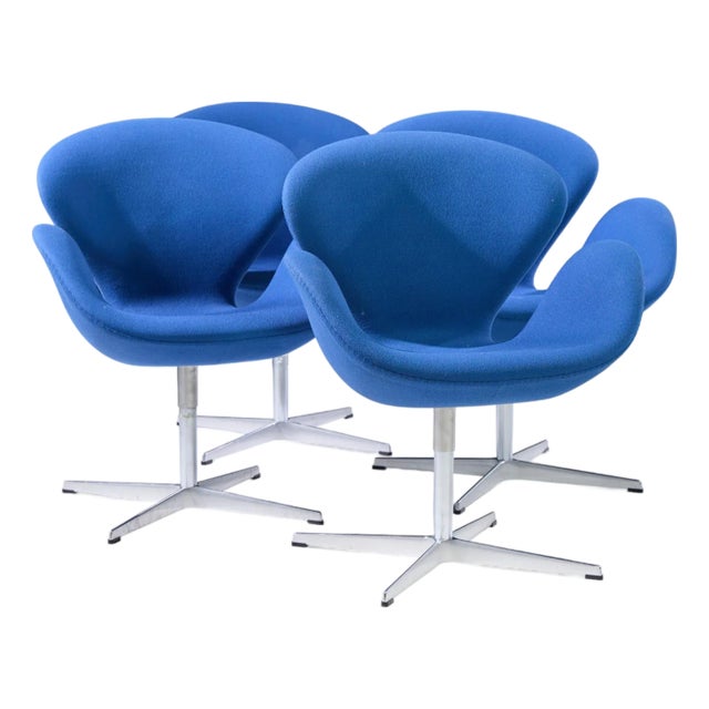 Arne Jacobsen for Fritz Hansen Mid Century Swan Chairs - Set of 4 For Sale