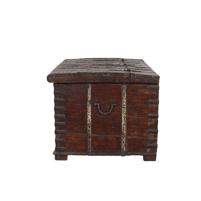1900 - 1909 Antique Indian Teakwood and Iron Blanket Chest/Coffee Table For Sale - Image 5 of 7