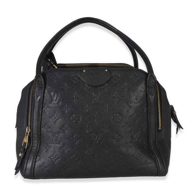 Item #: 154154 Interior Material: Fabric MSRP: 3,000 Features Interior: Three slip pockets. Size: MM Handbag Closure Type:...