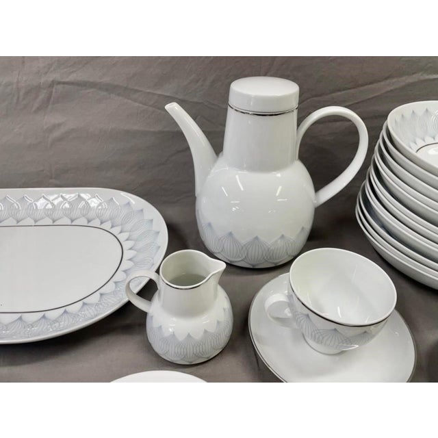 1960s Lotus Ballet Collection 97-Piece Service for 12 From Rosenthal Studio-Linie by Bjørn Wiinblad For Sale In Baltimore - Image 6 of 11