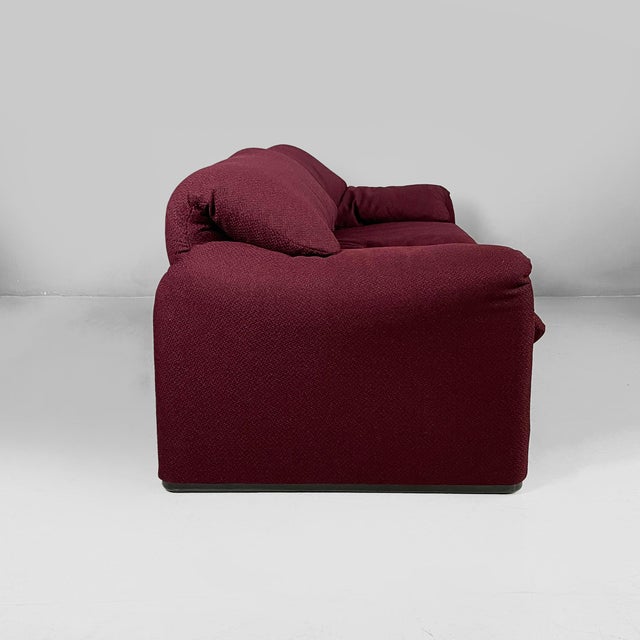 Italian Modern Burgundy Fabric Maralunga Sofa by Vico Magistretti for Cassina, 1970s For Sale - Image 3 of 14