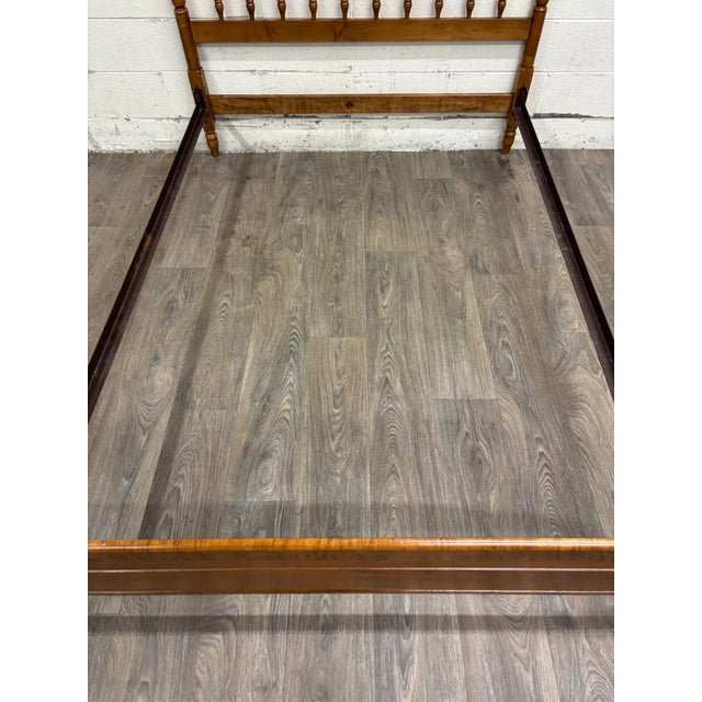 Late 20th Century Vintage Full Size Heywood Wakefield Old Colony Maple Bed For Sale - Image 5 of 15