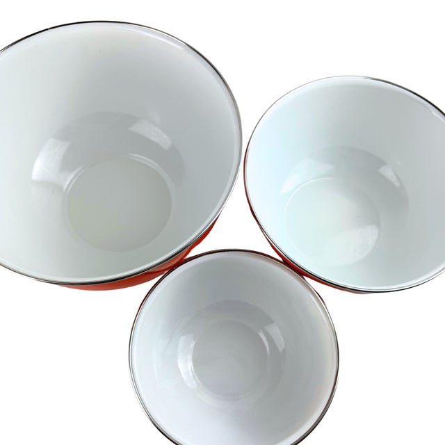 Vintage 1960s Orange Enamel Mixing Bowls Set 3 • Mid Century Enamelware For Sale - Image 4 of 7