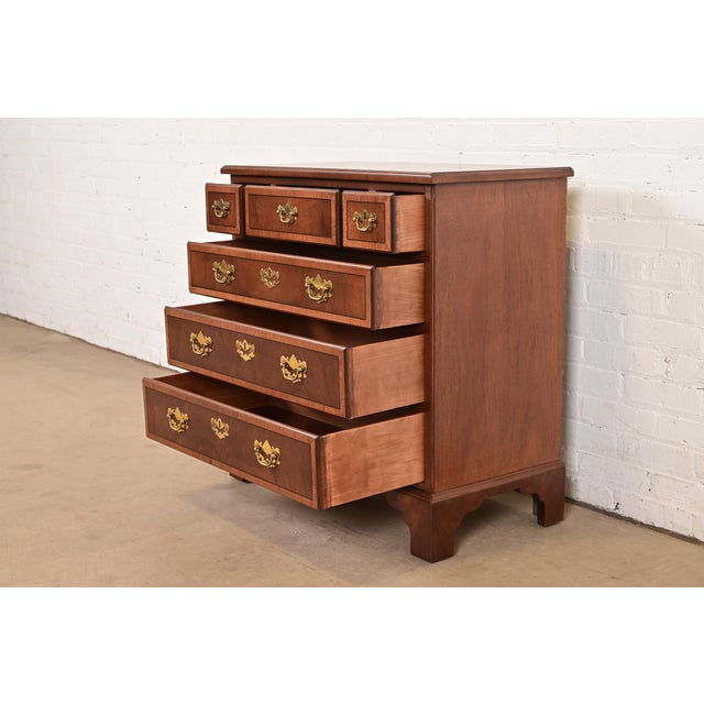 Henredon Georgian Banded Mahogany and Burl Wood Chest of Drawers, Newly Refinished For Sale In South Bend - Image 6 of 17