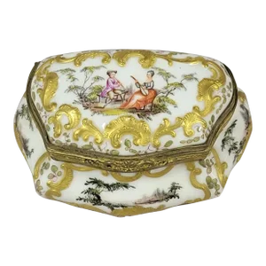 Paris Porcelain Trinket Snuff Box With Gold Gilt by M E Claus