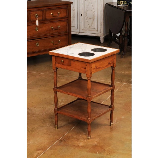 French 1890s Cherry Rafraichissoire Wine Table with White Vined Marble Top For Sale - Image 11 of 12