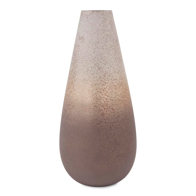 The Alana glass vases feature an amazing ombre effect that leads us from bronze to gold to champagne. The play of color...