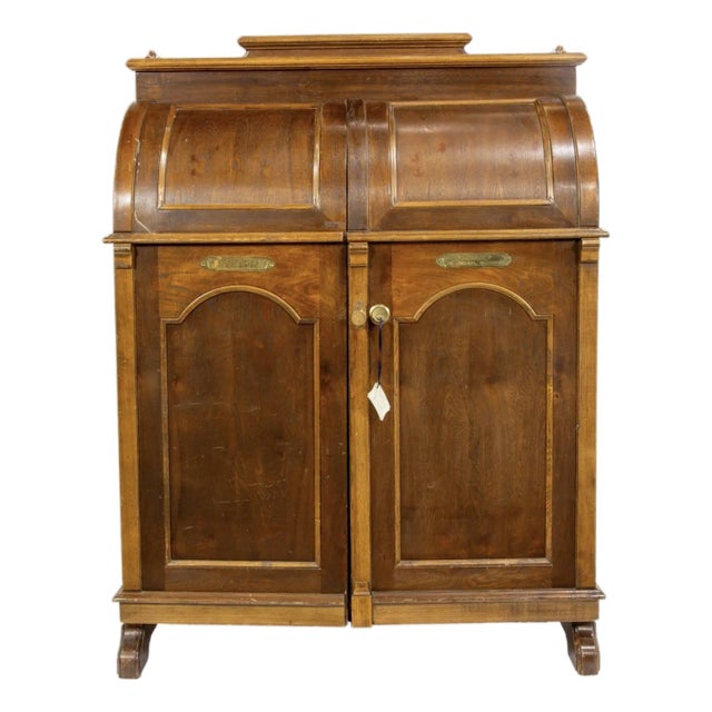 Antique American Oak Secretary Cabinet / Clerk’s Desk, Circa 1900 An exceptional antique American secretary cabinet dating...