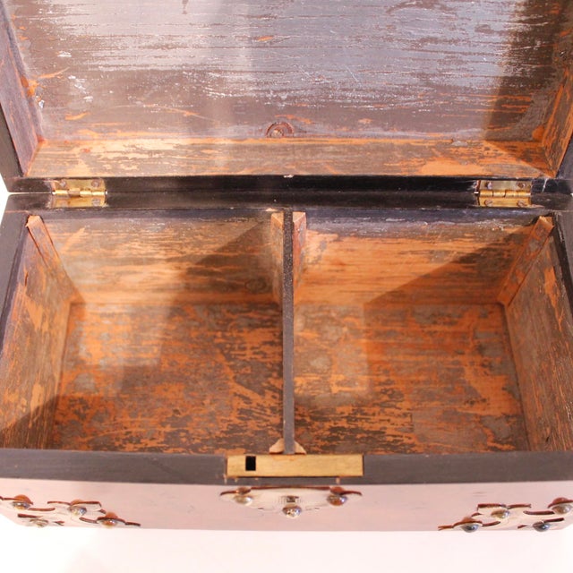 English Burl Walnut Tea Caddy With Decorative Brass Mounts For Sale - Image 10 of 10