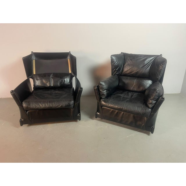 Cassina Viola dAmore Lounge Chairs in Dolphin Grey Leather with Hocker by Piero De Martini from Cassina, Italy, 1970s, Set of 2 For Sale - Image 4 of 18
