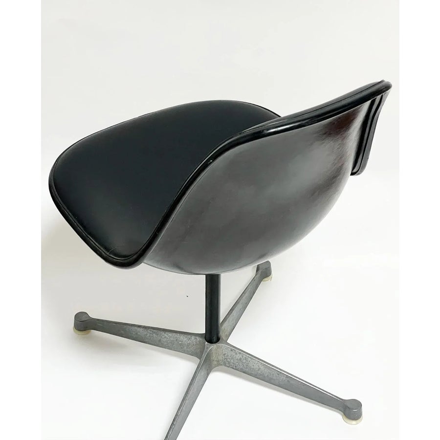 Mid Century 1967 Single Original Eames for Herman Miller Pivoting