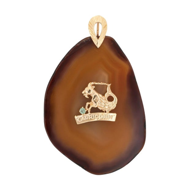 Modern Late 20th Century Vintage Capricorn Agate Pendant 14k Yellow Gold Large Zodiac For Sale - Image 3 of 4