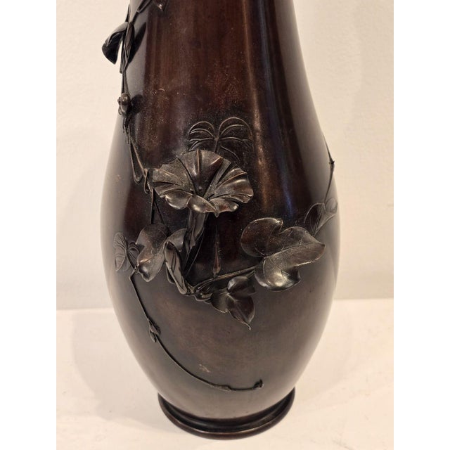 A Japanese bronze vase, Taisho period. Signed.