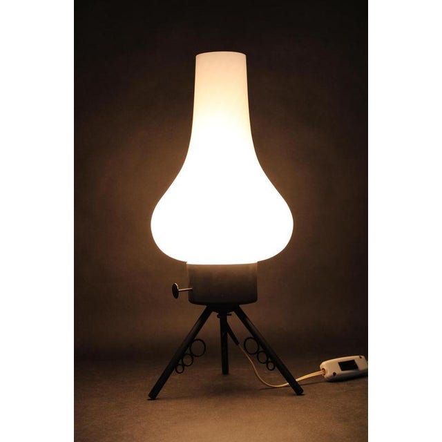 Mid-Century Modern Table Lamp with Sculptural Glass Shade and Metal Tripod, 1960s For Sale - Image 15 of 17