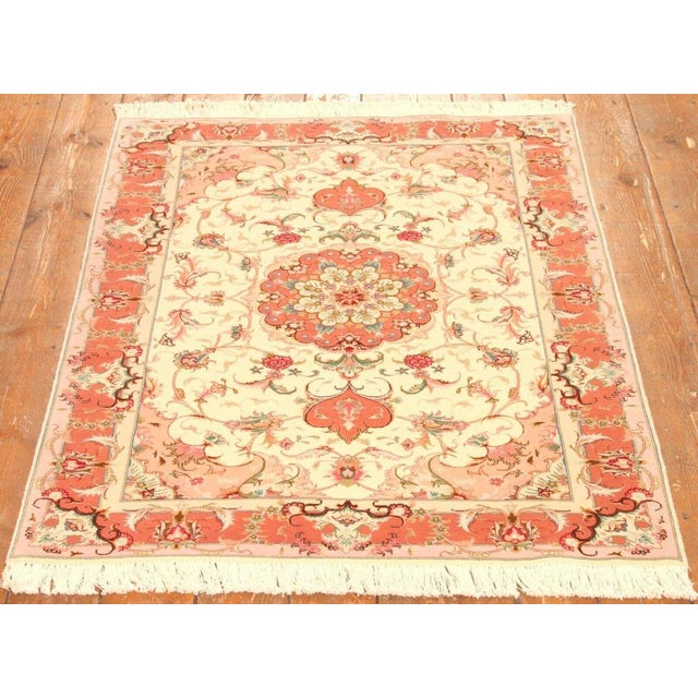 Middle Eastern Rug in Wool For Sale - Image 4 of 11