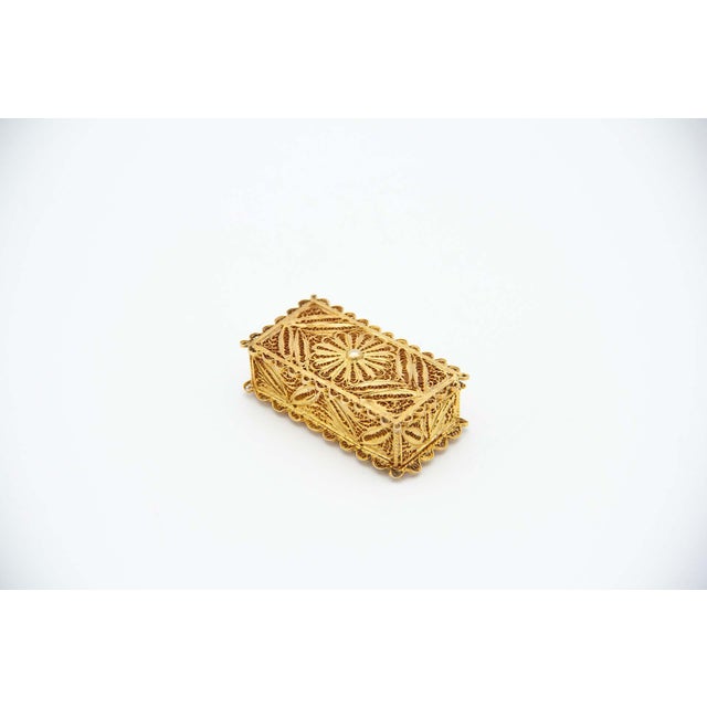 Filigree Mesh Gilded Silver Pill Box For Sale - Image 3 of 3
