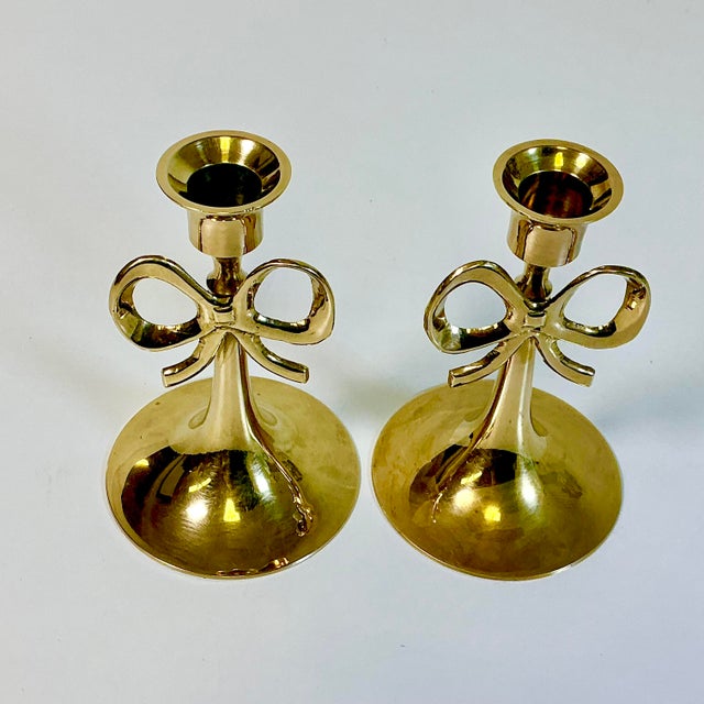 Brass 1950s Vintage Chippendale Hollywood Regency Brass Bow Candlestick Holders - A Pair. For Sale - Image 8 of 12