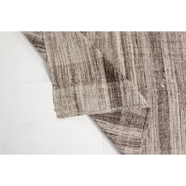 1960s Vintage Anatolian Oushak Kilim Rug For Sale - Image 5 of 10