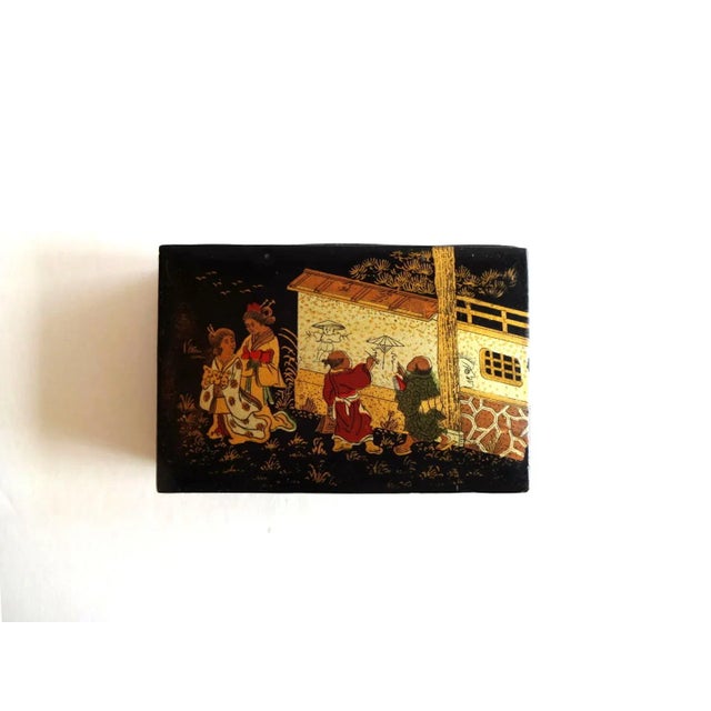 Chinoiserie 19th Century French Napoleon III Chinoiserie Papier Mache Box For Sale - Image 3 of 6
