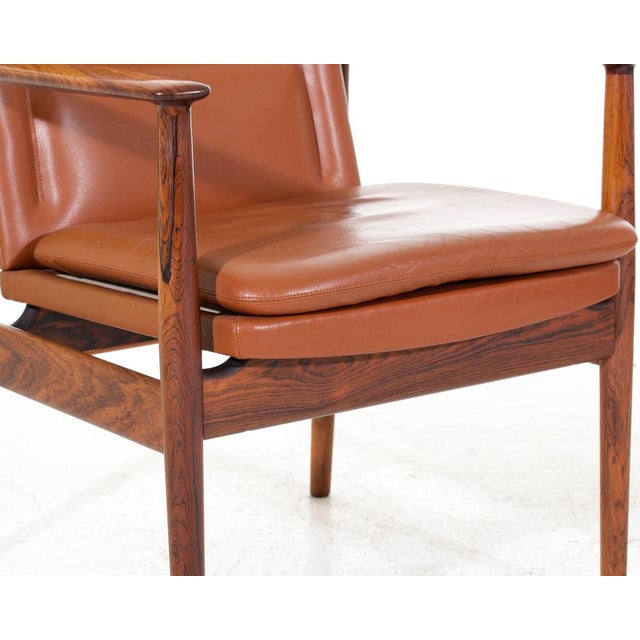 Pair of danish armchairs in jakaranda and leather, arne vodder for sibast, denmark, 1960s. h. 87 h-seat. 46 w. 63 d. 58 cm...