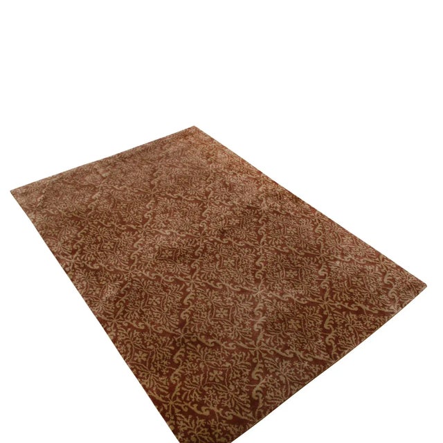 Hand-knotted in wool & silk, a classic style 4x6 rug from Rug & Kilim’s European Collection featuring a lavish,...